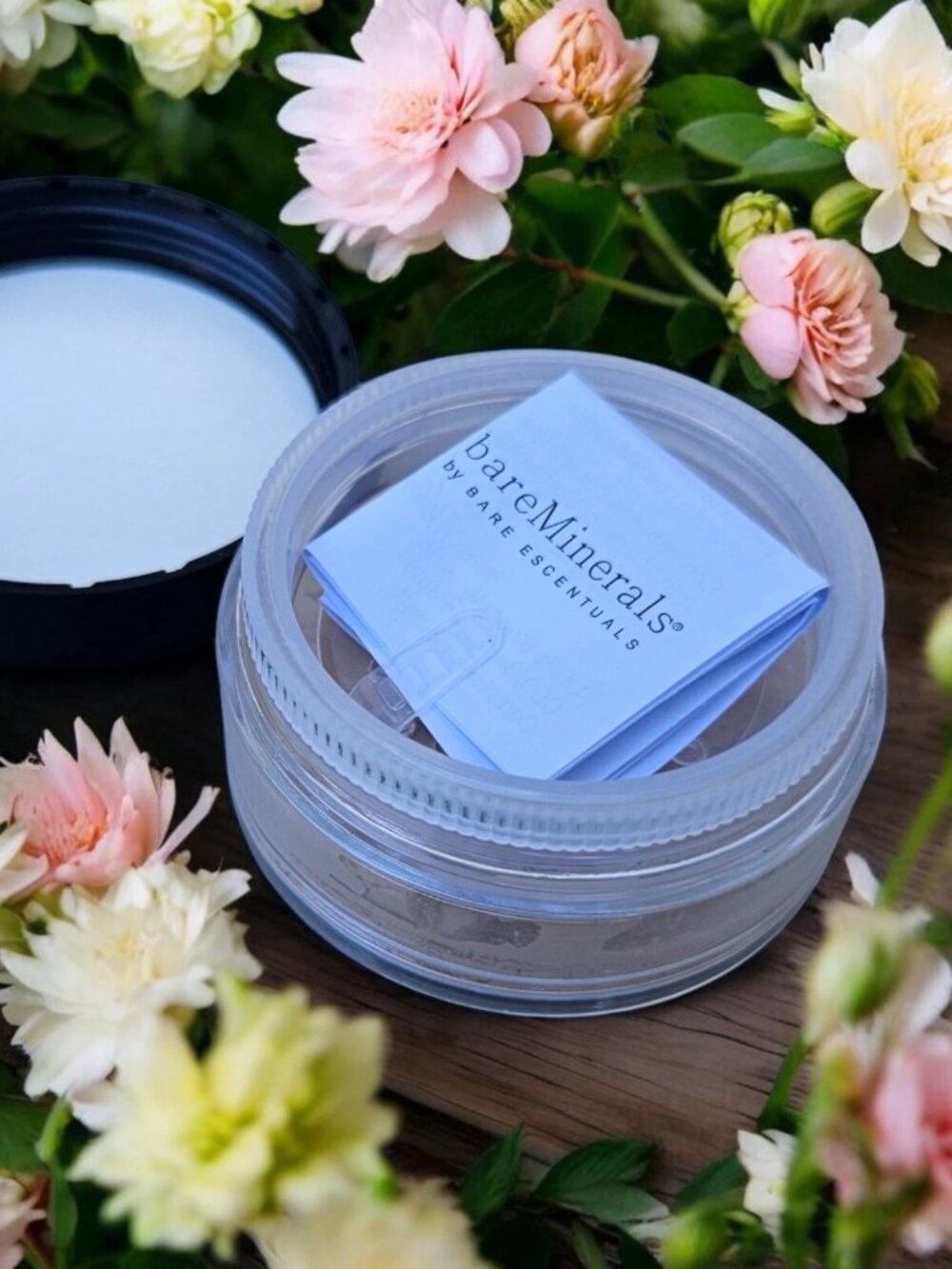 BareMinerals Loose Powder Foundation FAIRLY MEDIUM C20- SPF 15 8g / 0.28 Oz - Picture 2 of 2